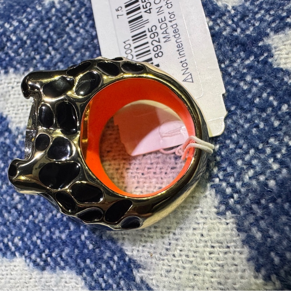 NWT Women Betsey Johnson Gold Tone Chunky True Leopard Ring Black Crystal Sz7.5 - Picture 5 of 7